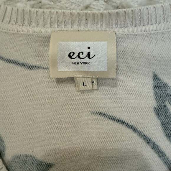 ECI Cardigan Womens Small White Black Jumbo Floral Abstract Button Up Sweater - Picture 2 of 7